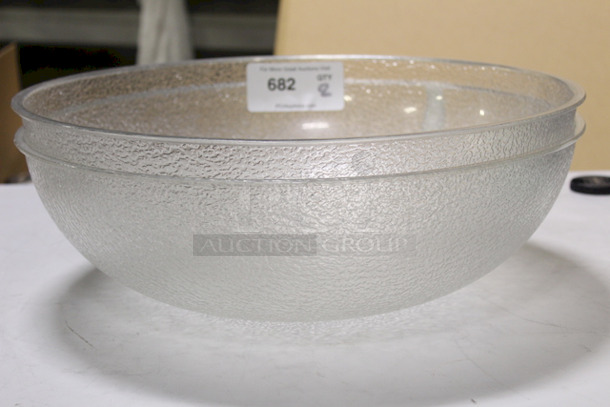OUTSTANDING! Cambro PSB18 Camwear 18" Pebbled Salad Bowl; 20-1/5qt Capacity. 
Bowl appears to have come into contact with heat, damage is superficial. 2x Your Bid