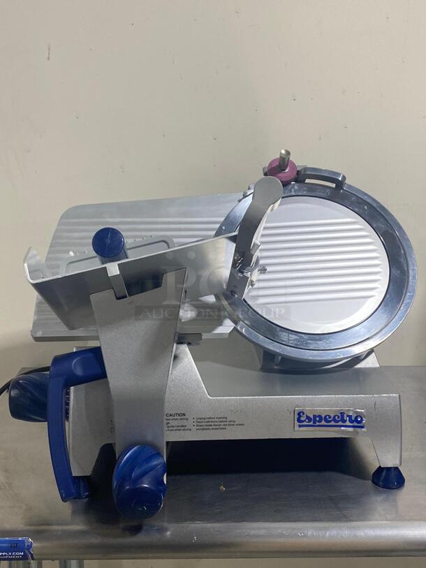 Sold at Auction: A Kleva Sumo Slicer in open box