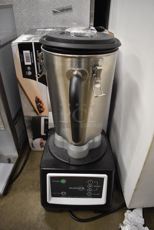 BRAND NEW SCRATCH AND DENT! 2021 AvaMix 928BX1GRG Metal Commercial Countertop Blender w/ Stainless Steel Pitcher. 120 Volts, 1 Phase. 9.5x10x23 Tested and Working!
