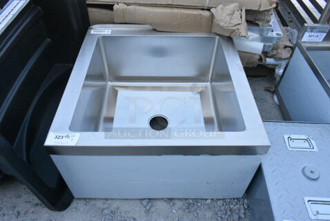 BRAND NEW SCRATCH AND DENT! Steelton 522MS242412 24" x 24" x 12" 16 Gauge 304 Stainless Steel One Compartment Floor Mop Sink