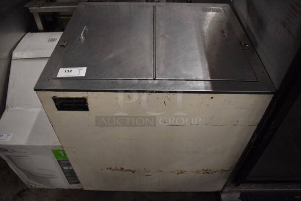 Powers Metal Chest Freezer on Commercial Casters. 33x28.5x39. Cannot Test - Unit Needs New Power Cord