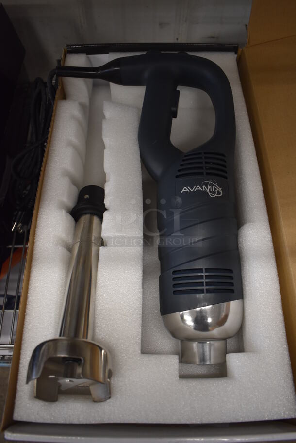BRAND NEW SCRATCH AND DENT! AvaMix 928IBMD10 Stainless Steel Commercial 10" Shaft Immersion Blender. 120 Volts, 1 Phase. Tested and Working!