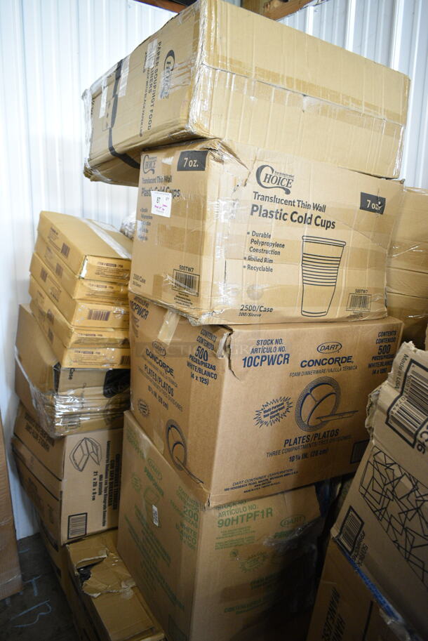 PALLET LOT of 30 BRAND NEW Boxes Including 50012C 12 oz. Coffee Print Poly Paper Hot Cup, 500CC20 Choice Clear PET Customizable Plastic Cold Cup - 20 oz. - 600/Case, Dart 90HTPF1R White Foam Square Take Out Container with Hinged Lid 9" x 9" x 3" - 200/Case, 5 Box 10020 Shopping Bags, 612605070HD Full Size Heavy-Duty Foil Steam Table Pan Deep 3 3/8" Depth, 500CC24 Choice Clear PET Customizable Plastic Cold Cup - 24 oz. - 600/Case, 9CPWCR Plates. 30 Times Your Bid!