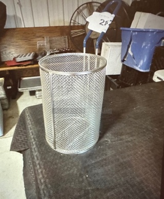 One NEW Round Fry Basket.