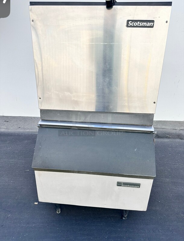 Scotsman CME256AS 30in Air Cooled Ice Machine 300lb Ice Cube Maker 115 Volt Working With Ice Bin - Item #1117752