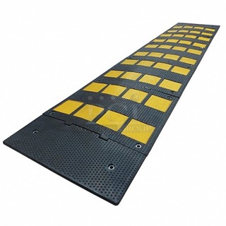 BRAND NEW SCRATCH AND DENT! Grainger 29NH26 Speed Bump, Rubber, Black/Yellow, 9 Ft Lg, 24 Inch Width, 1 1/8 Inch Height, 3x Your Bid. Boxes are damaged. 