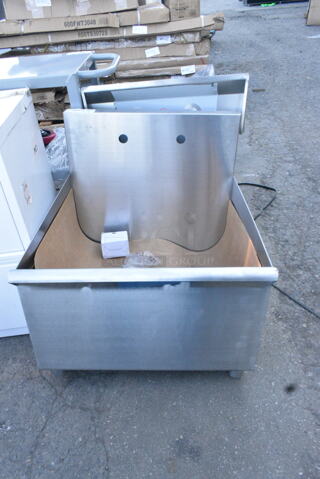 BRAND NEW SCRATCH AND DENT! Stainless Steel Single Bay Sink. No Legs. 