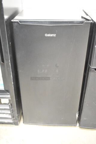 Galanz GLR33MBKE02 Mini Cooler. 115 Volts, 1 Phase. 