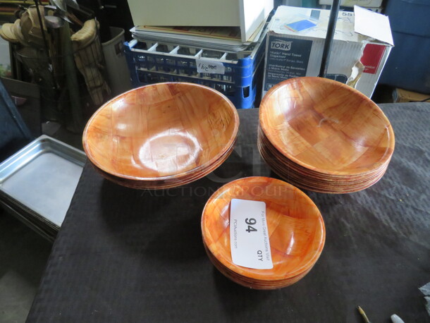 One Lot Of 20 Assorted Size Wooden Bowls. 