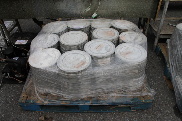 PALLET LOT of Approximately 480 BRAND NEW Plates Including Campbell Dinner 10.75"