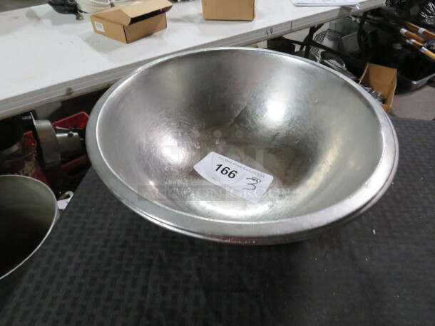 13 Inch Stainless Steel Mixing Bowl. 3XBID