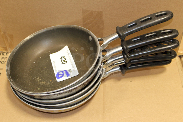 HIGH QUALITY! Vollrath 67608 8" Non-Stick Aluminum Frying Pan w/ Vented Silicone Handle. 5x Your Bid