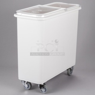 BRAND NEW SCRATCH AND DENT! Cambro IBSF27148 26.7 Gallon / 425 Cup White Flat Top Mobile Ingredient Storage Bin with 2-Piece Sliding Lid