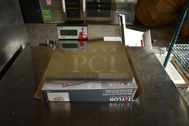 BRAND NEW SCRATCH AND DENT! Taylor TE30WD Stainless Steel Commercial Countertop Battery Powered Scale.