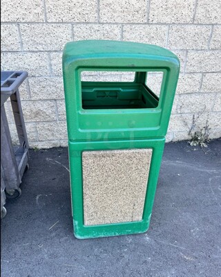 Outdoor Trash Container 