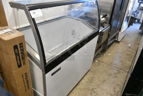 BRAND NEW SCRATCH AND DENT! Master-Bilt DD-46 LCG Metal Commercial Ice Cream Dipping Cabinet on Commercial Casters. See Pictures for Broken Glass. 115 Volts, 1 Phase. 