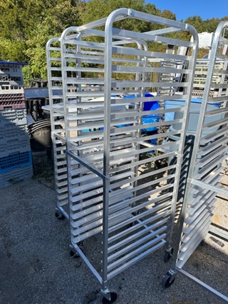 One Aluminum Speed Rack On Casters. 20X26X69