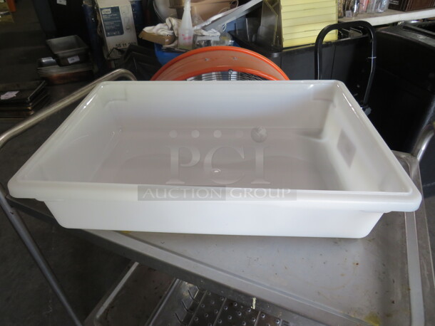 One Carlisle 8.5 Gallon Food Storage Container.