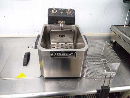 Dukers DCF10E One Basket Electric Fryer One Basket Electric Countertop Fryer