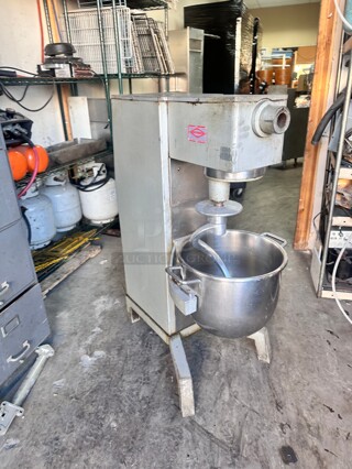 Intedge Commercial Heavy Duty 30 Qt Dough Mixer 115 Volt Tested and Working